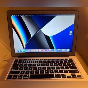MacBook Air 13 inch Monterey